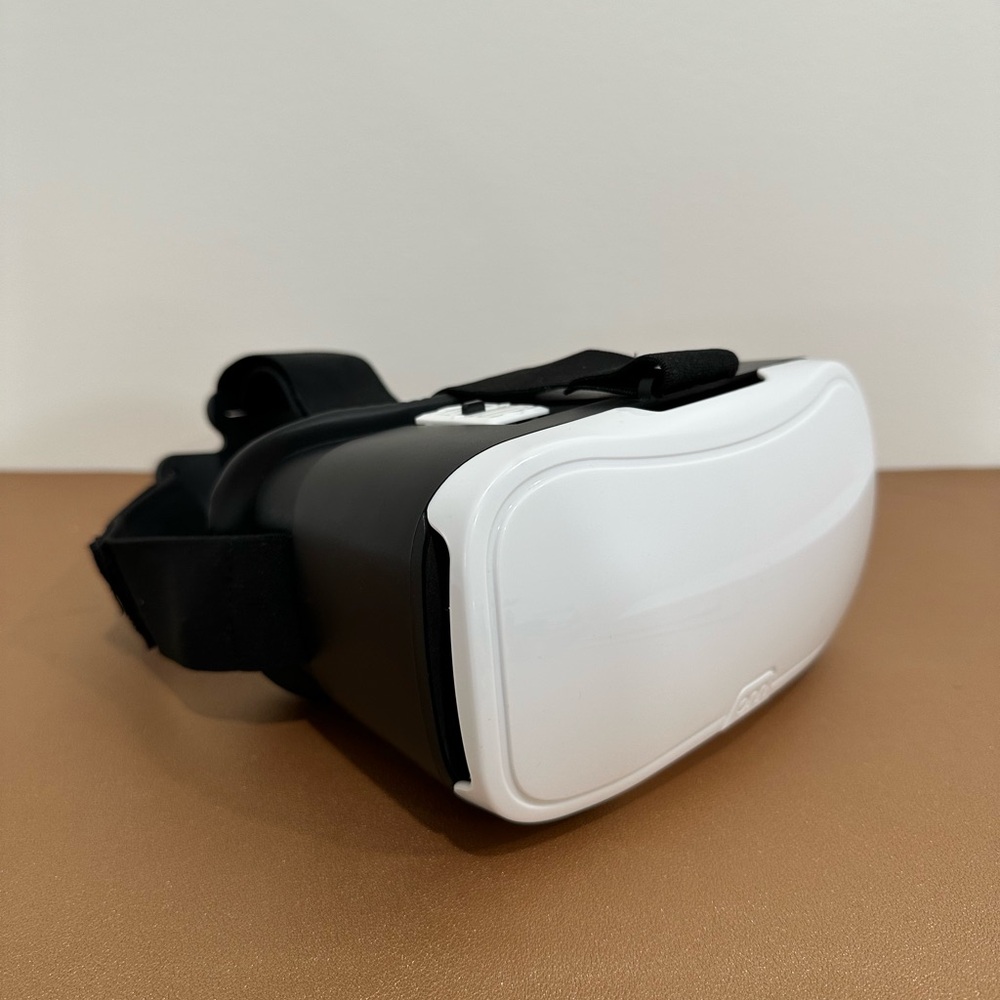 Onn Virtual Reality VR Smartphone Headset for Apple and Android ( White )